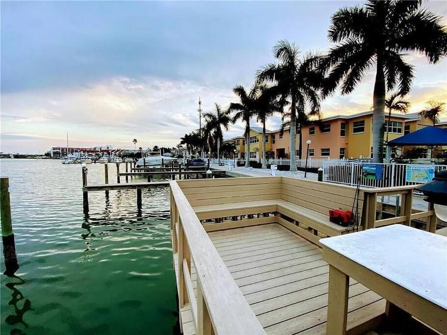 Gulf Coast Gem Private Condo - 2Bed, 1Bath, Sleeps 6, Across The Street From Beach & Gulf, Game Room, Pool Clearwater Beach Exterior photo