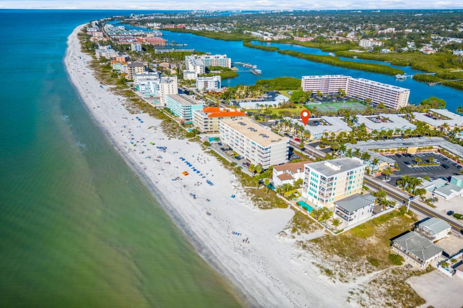 Gulf Coast Gem Private Condo - 2Bed, 1Bath, Sleeps 6, Across The Street From Beach & Gulf, Game Room, Pool Clearwater Beach Exterior photo