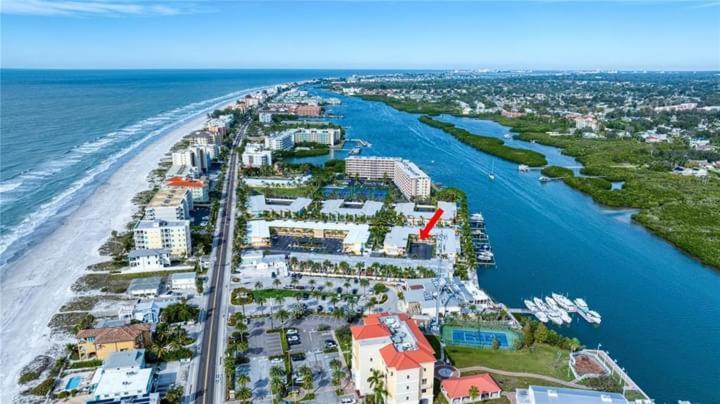 Gulf Coast Gem Private Condo - 2Bed, 1Bath, Sleeps 6, Across The Street From Beach & Gulf, Game Room, Pool Clearwater Beach Exterior photo