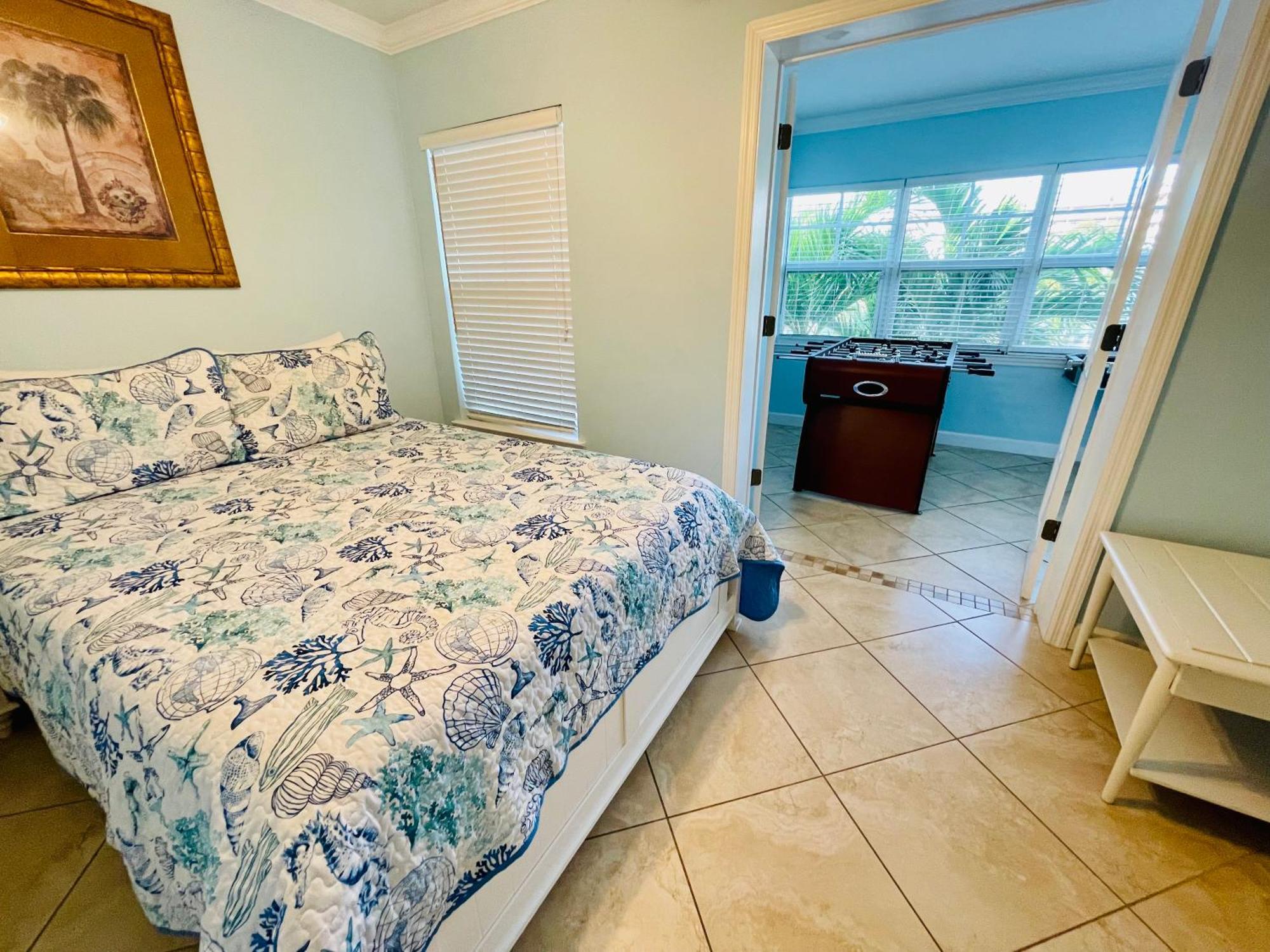 Gulf Coast Gem Private Condo - 2Bed, 1Bath, Sleeps 6, Across The Street From Beach & Gulf, Game Room, Pool Clearwater Beach Exterior photo